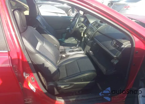 2014 Toyota Camry Se z USA, uszkodzony, nr VIN 4T1BF1FK5EU780000